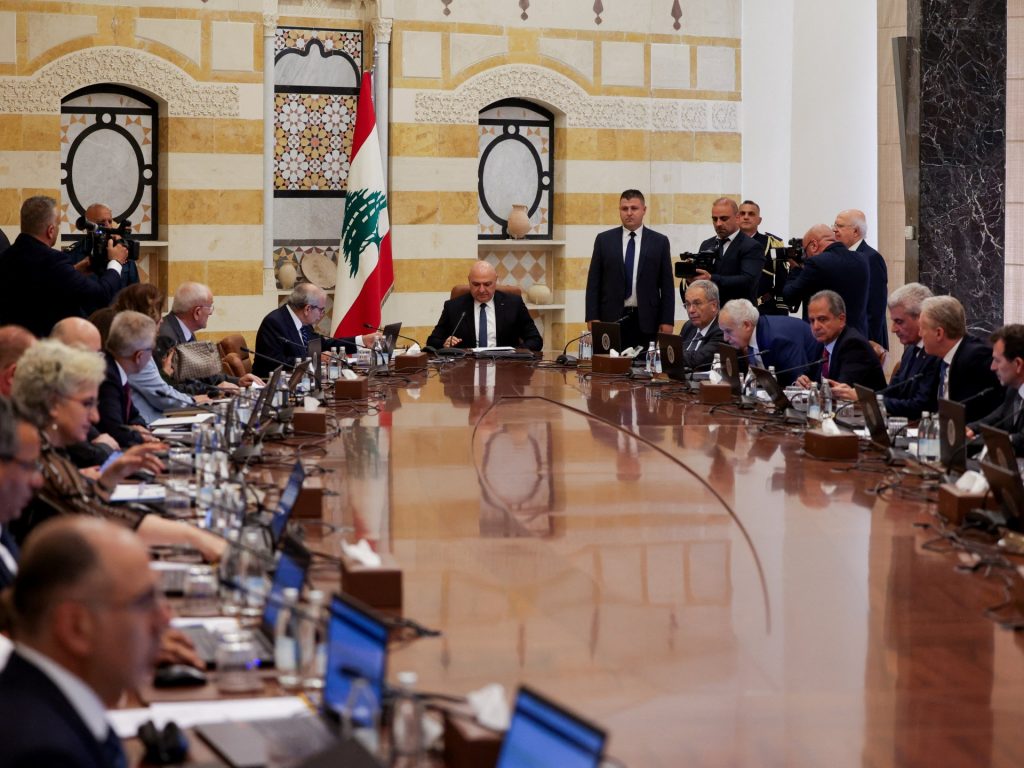 محللون: نزع سلاح حزب الله بالقوة قرار غير عقلاني في ظل تغول إسرائيل | أخبار