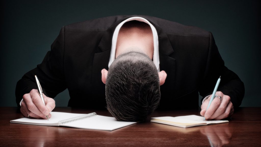 هل تشعر بأنك لا تحظى بتقدير كاف في العمل؟ إليك السبب والحل